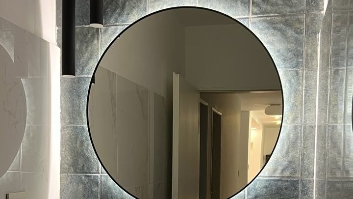 black redondo con luz